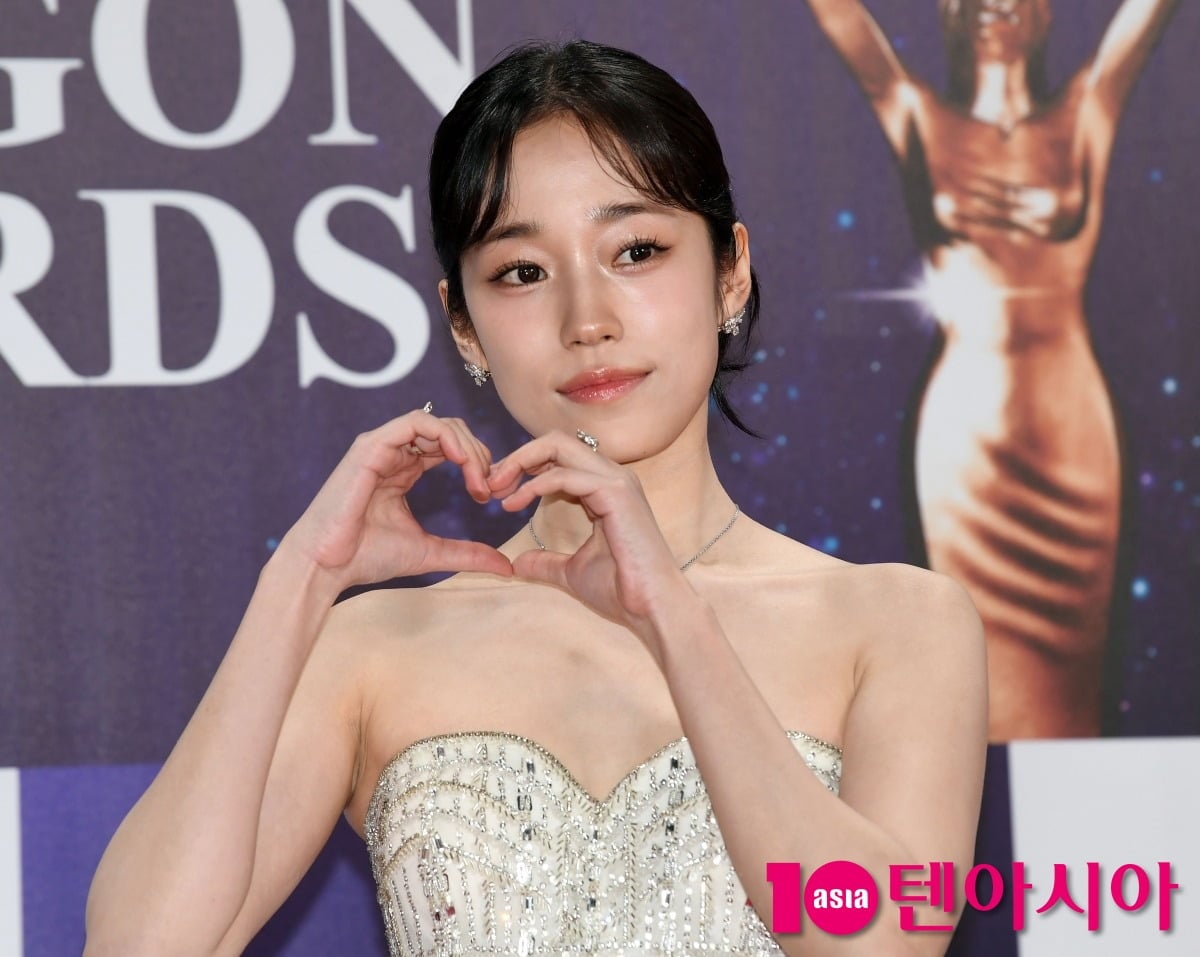 <b>노윤서</b>, 이화여대 미술 전공 입증했다…<b>메이크업</b> 실력 발휘 ('산지직송...