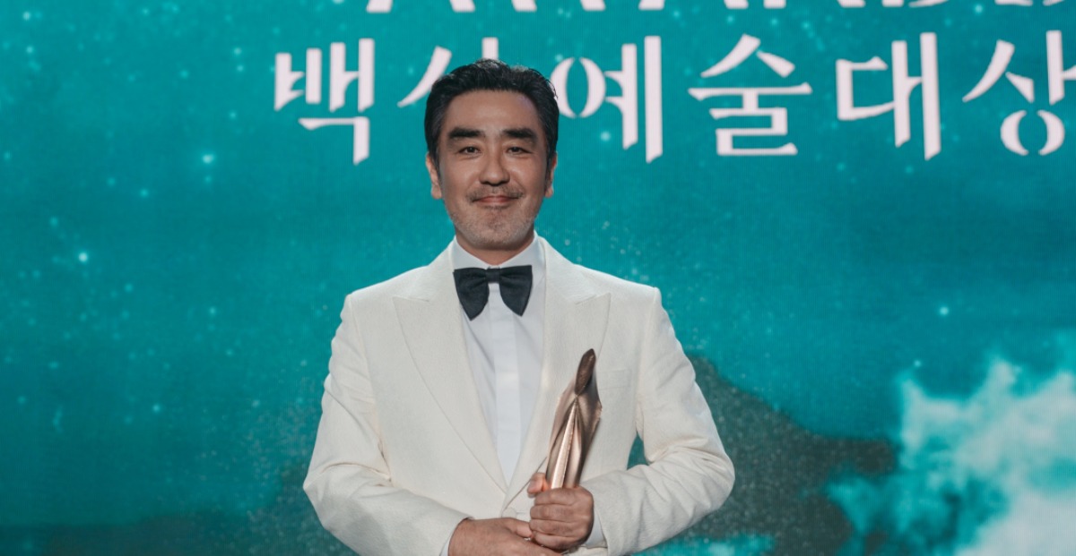 백상 대상 찍은 <b>류승룡</b>, 쉴 틈 없네…'<b>비광</b>'으로 스크린 복귀