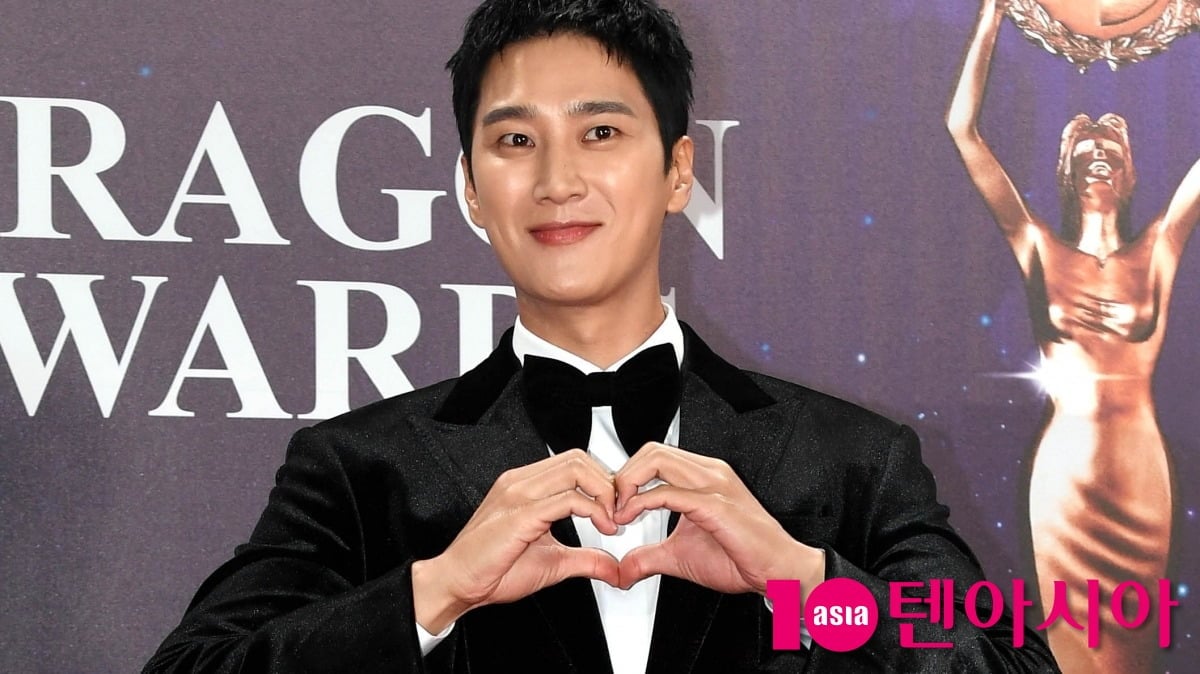 '매각 절차 돌입' JTBC, 벼랑 끝 승부수 꺼냈다…안보현표 사극 '<b>신의</b> 구...