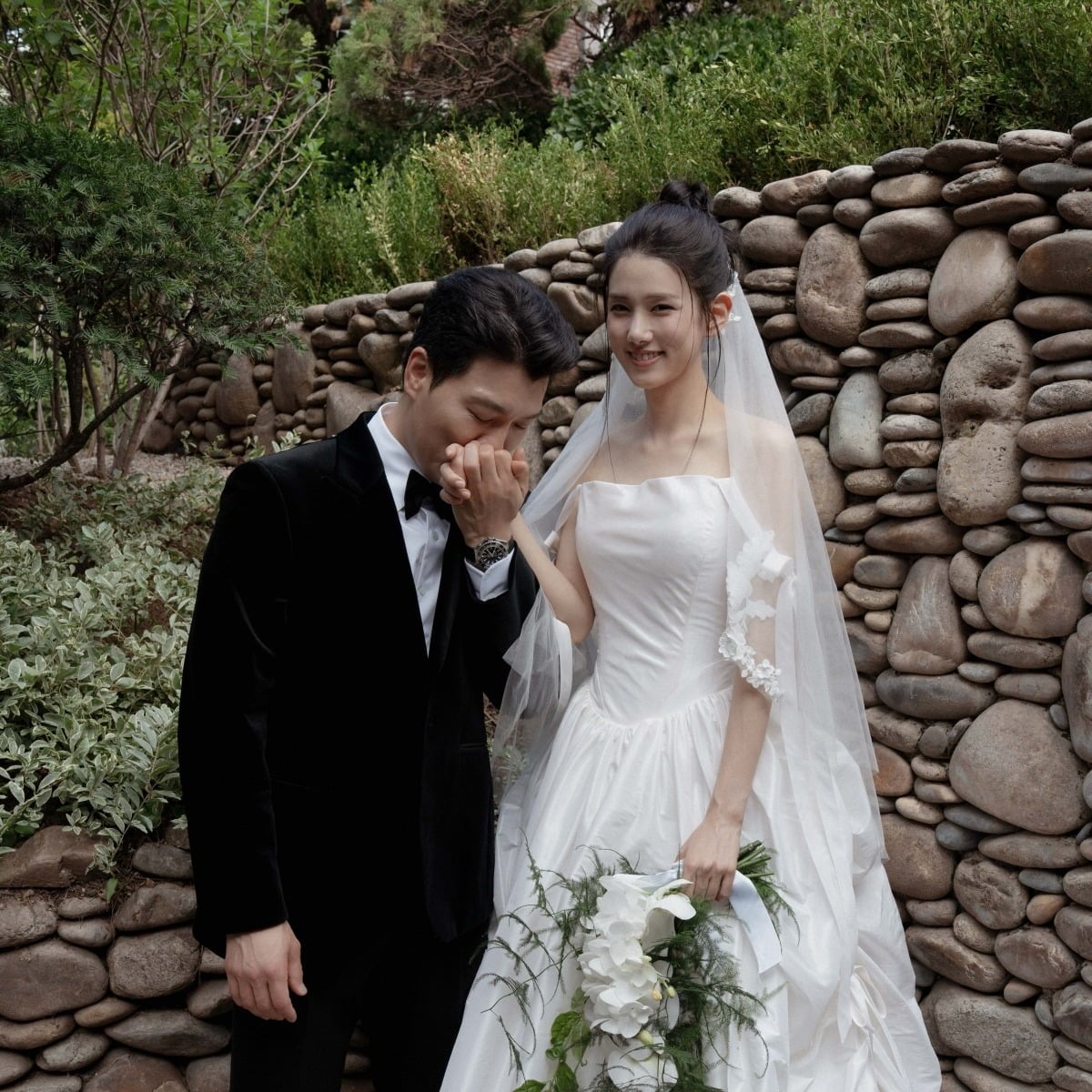 '임신' <b>양지원</b>, <b>양준모</b> 손등 키스에 활짝…남편 앞에서 공주님 됐네