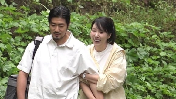 강원도 산속을 걷는 김희은, 윤대현 셰프 부부