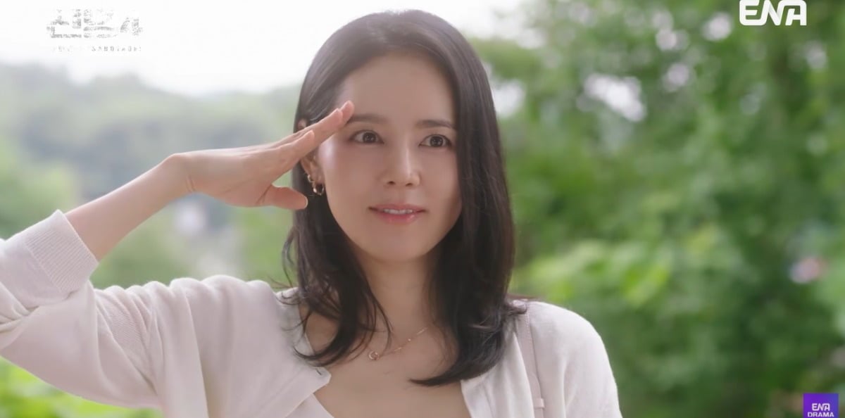 <b>한가인</b>, 8년 만에 본업 복귀했다…'닮은꼴' 김동준 친누나로 깜짝 등장...