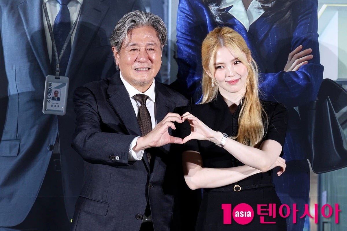 '<b>인턴</b>', 42일 독주 '오디세이' 제쳤다…개봉 첫날 1위