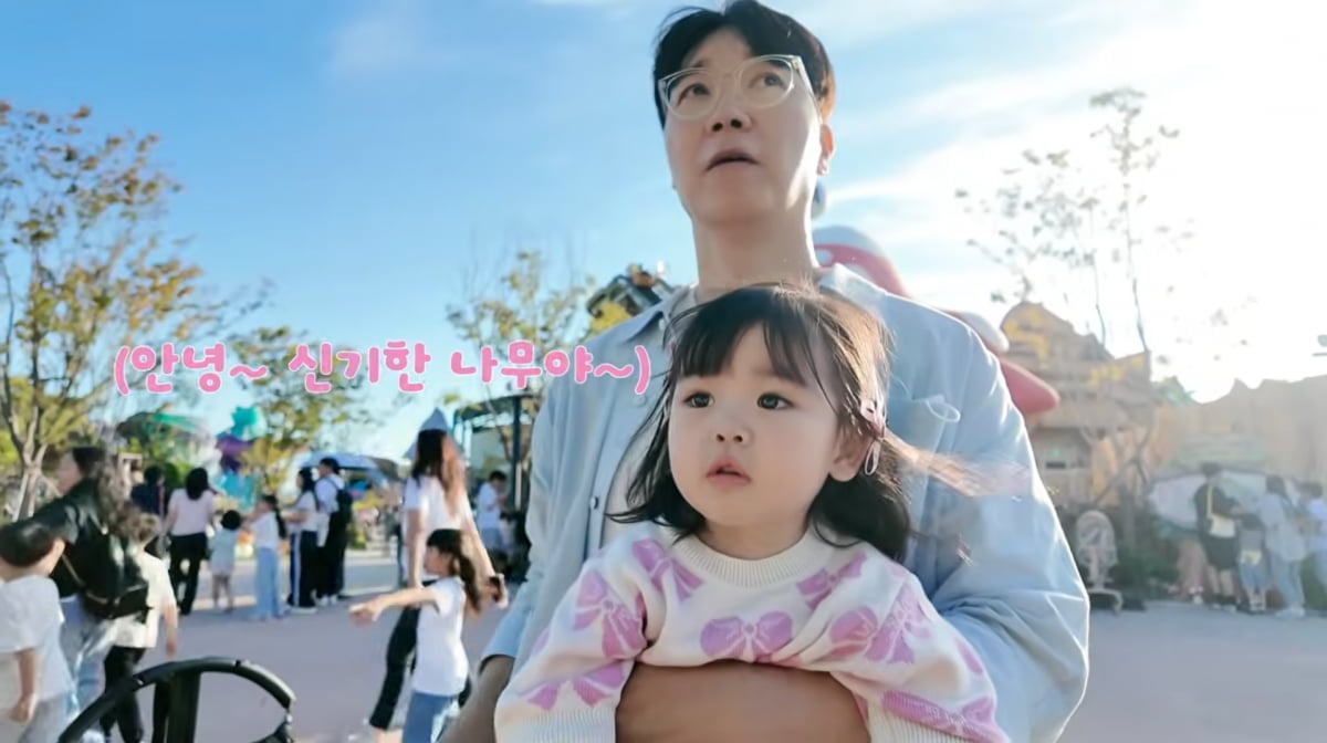 Park Soo-hong's Family Vlog Reignites Debate 19 Days After Flight Delay Apology