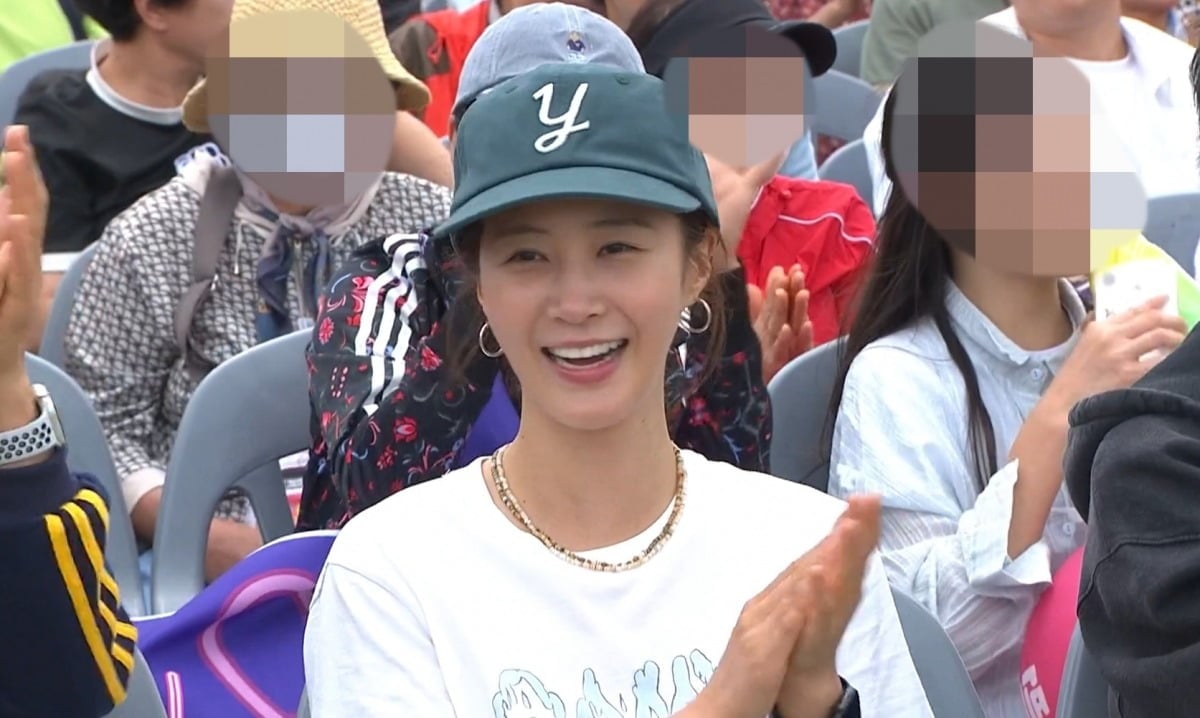 소녀시대 유리, '<b>전국노래자랑</b>' 포착…남희석 "효리수 멤버로 들어갈 수...