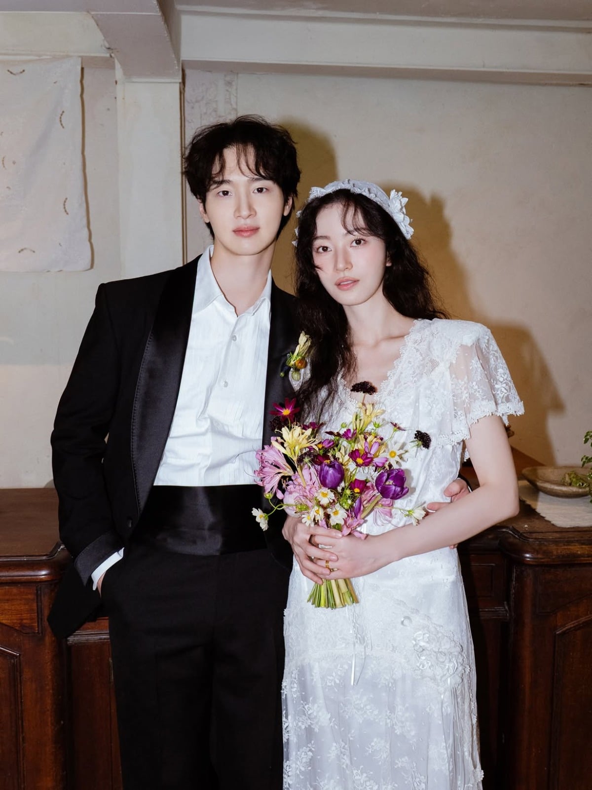 '34세' 장동윤, '<b>김승윤</b>'과 웨딩사진 공개했다…선남선녀 그 자체