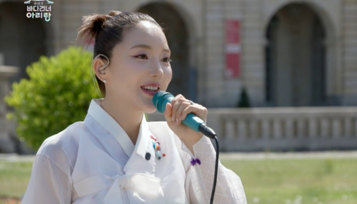 '원조 수만픽' <b>바다</b>, 프랑스에서도 먹히네…'<b>아리랑</b>' 불렀더니 시민들 ...