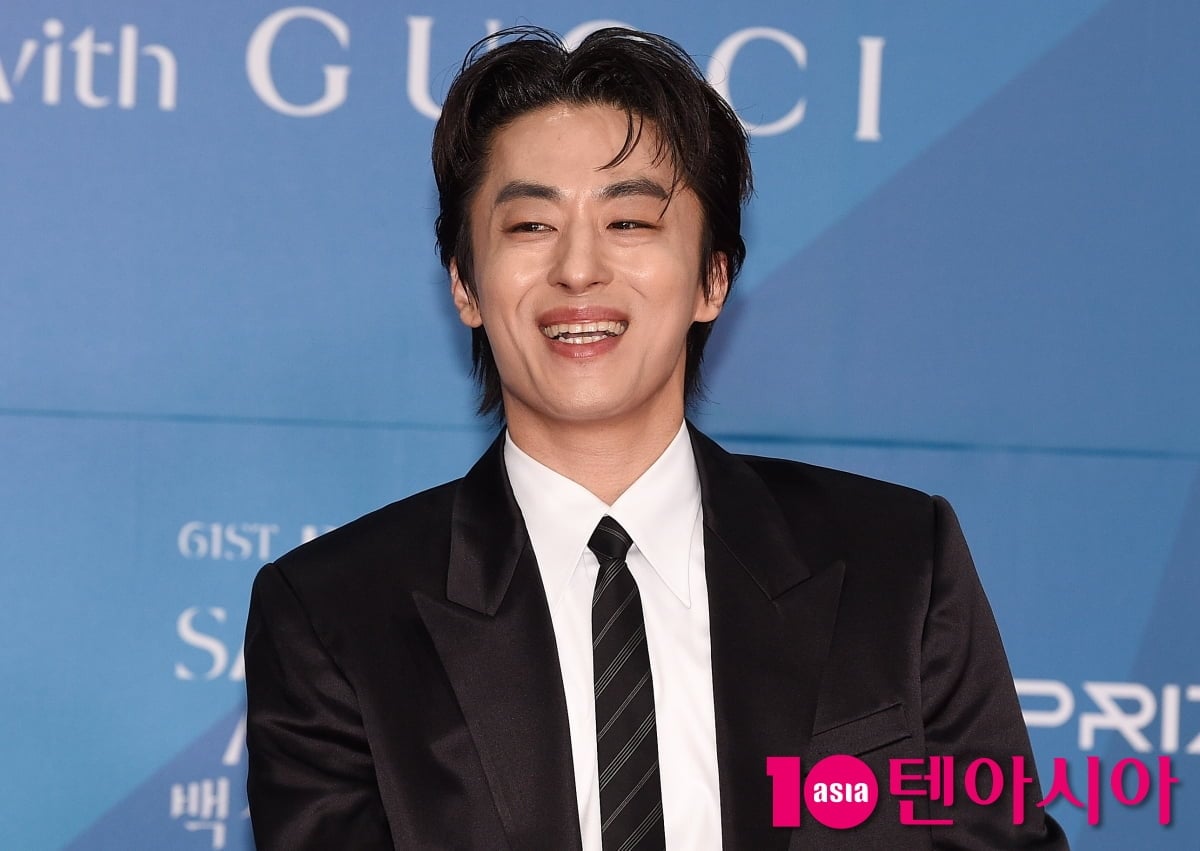 イベントで笑顔を見せる俳優ク・ギョファン