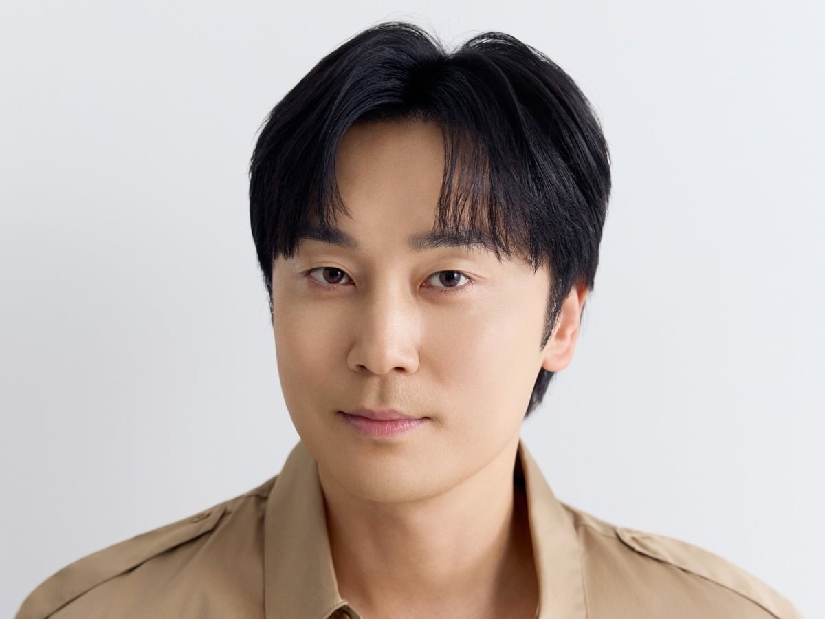 ドラマ『ロト1等も出勤します』でヤン・ジュノ役を演じたソ・ヒョヌ
