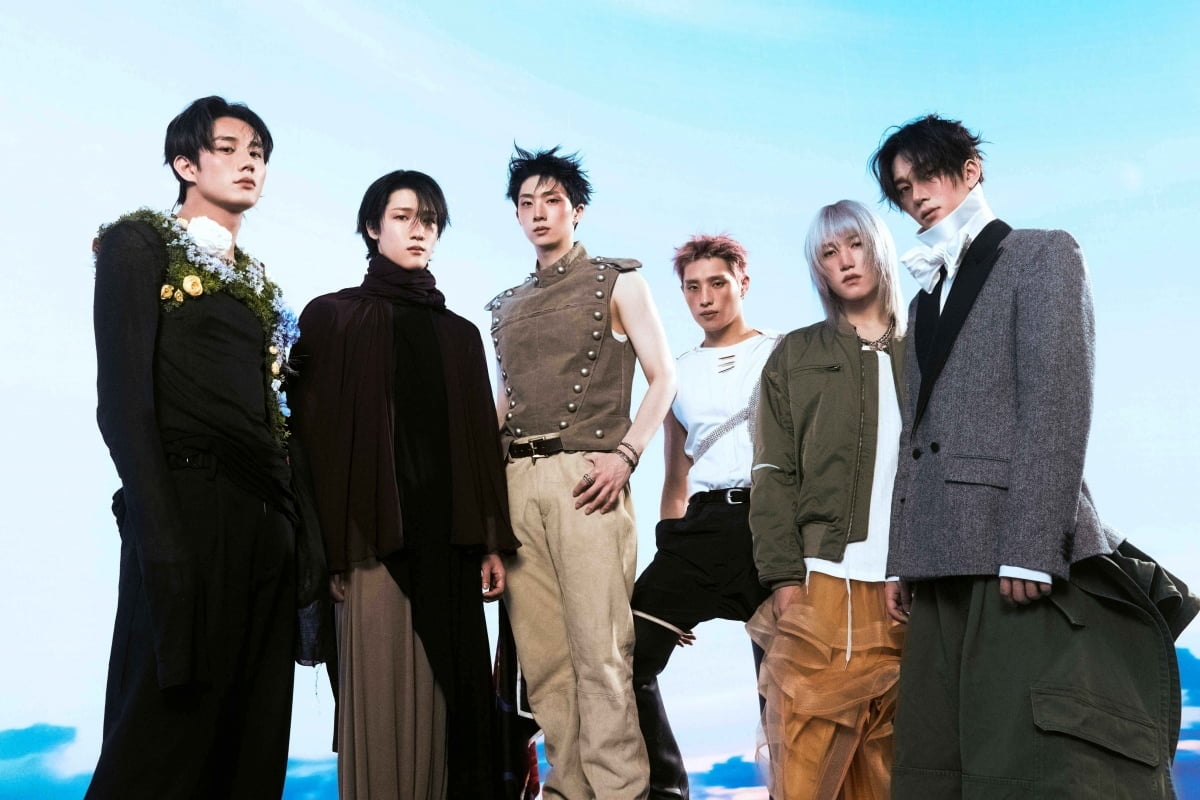 新作『BLOW UP』のコンセプトフォトでポーズを取るP1Harmonyの6人。