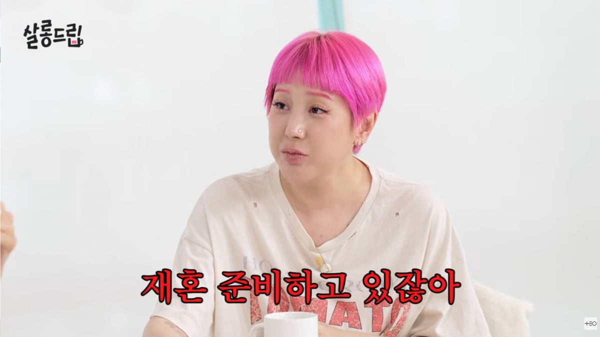 ウェブ番組「サロン・ドリップ」で再婚の準備について話すソ・イニョン