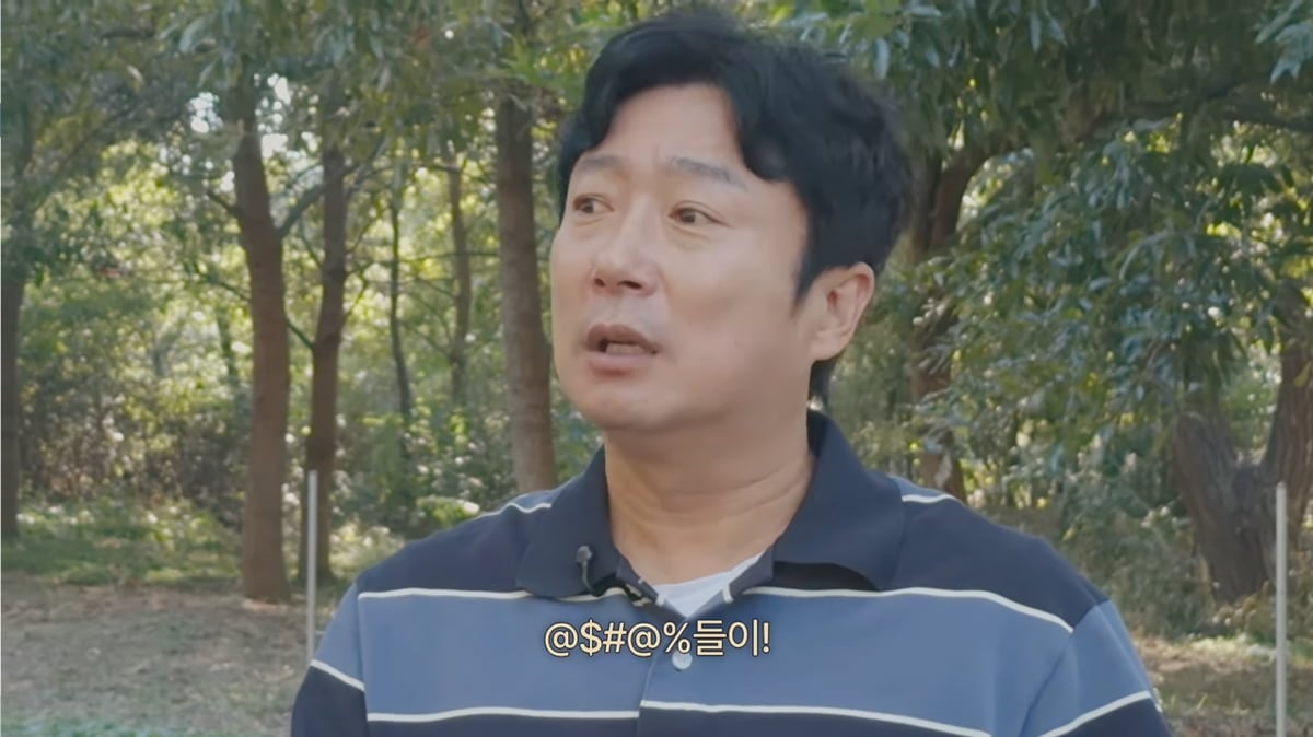 屋外で話すイ・スグン。YouTube「イ・スンギ2」の場面