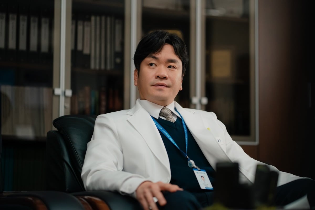 SBSドラマ『ドクターX：白いマフィアの時代』でペ・フンゴンを演じるイ・ソンウク