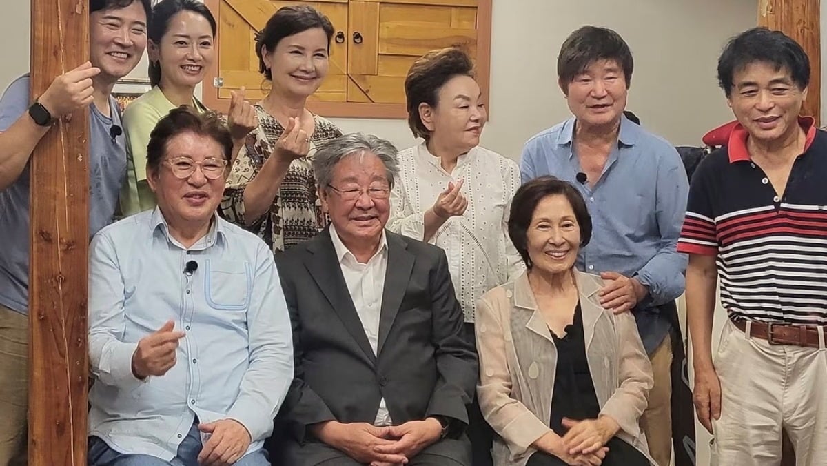 <b>임호</b>, 故 최불암·<b>김수미</b> 함께 웃던 <b>사진</b> 꺼냈다…'전원일기' 가족들 환...