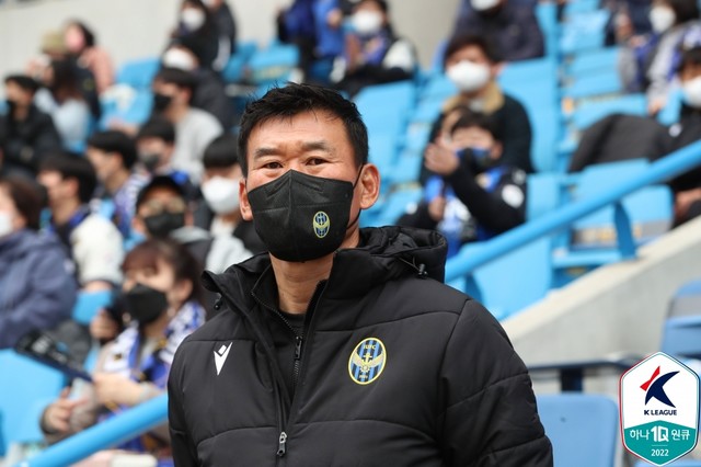 [b11 현장] <b>조성환</b> 감독, "황선홍 감독, 민경현 유심히 지켜보셨으면 좋...