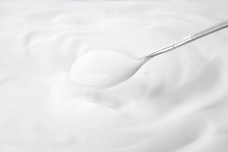 요거트 열었는데 물 고여 있다… 버릴까, 섞을까?