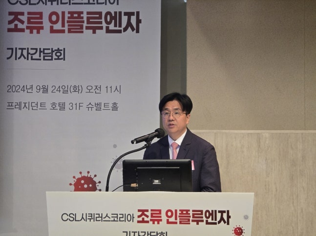한림대 강남성심병원 감염내과 이재갑 교수가 조류 인플루엔자의 위험성에 대해 설명하고 있다./사진=정준엽 기자