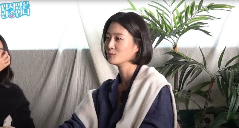 모델 이현이, ‘투명 피부’ 비결 밝혀… 매년 피부과 ‘이 <b>시술</b>’ 받는...