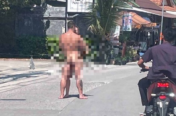 태국의 한 유명 관광지 도로에서 알몸으로 서로를 껴안은 20대 폴란드 커플&#8203;/사진=방콕 포스트