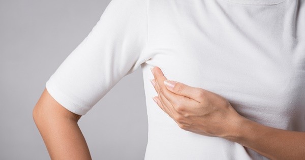 유방암 자가검진은 간편하면서도 가장 실천하기 쉬운 조기 진단 방법이다./사진=게티이미지뱅크 