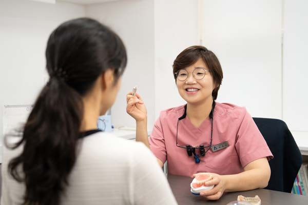 남아 있는 치아 살리는 방법, 임플란트? 부분틀니? [백세시대치아솔루션... - 뉴스 썸네일 이미지