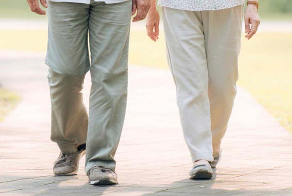 걷는 속도를 조금만 높이면 노년층 체력과 신체 기능이 눈에 띄게 향상된다는 연구 결과가 나왔다./사진=클립아트코리아