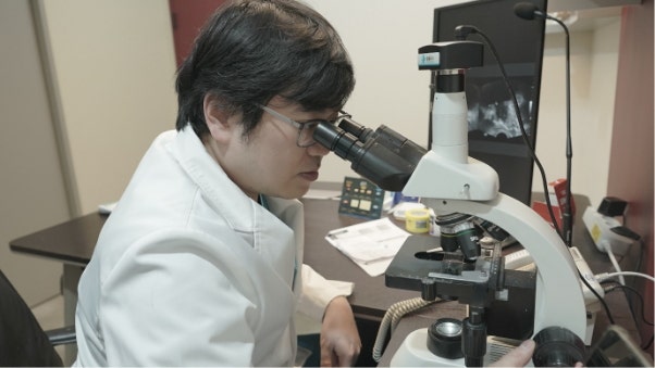 요실금 증상, 단순 노화 아니라 치료 가능한 질환이다 [비뇨기 3분 클리... - 뉴스 썸네일 이미지