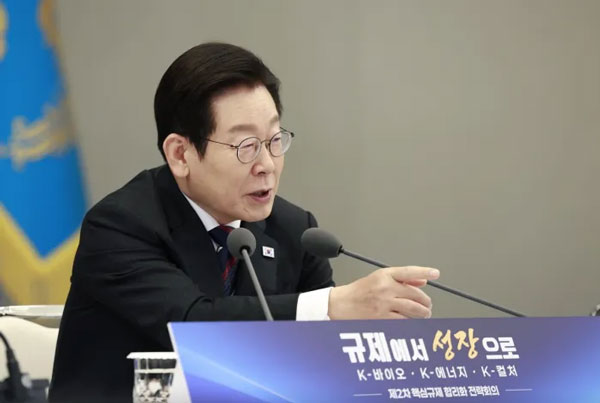 이재명 대통령이 지난 16일 용산 대통령실에서 열린 제2차 핵심규제 합리화 전략회의에서 발언하고 있다. / 사진 출처 = 연합뉴스DB