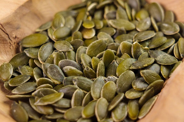 호박씨가 포만감 유지부터 심장병·암 예방까지 다양한 건강 효과를 지닌 슈퍼푸드로 주목받고 있다./사진=게티이미지뱅크