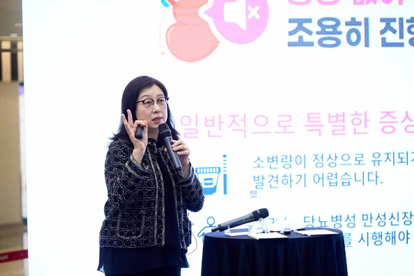 헬스조선 제 69회 건강똑똑에서 분당서울대병원 내분비대사내과 최성희 교수가 당뇨병성 신장질환에 대해 강의하고 있다./사진=신지호 기자