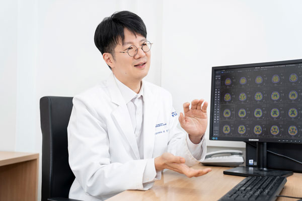 분당차병원 정신건강의학과 이강수 교수가 경도인지장애 조기 치료 중요성에 대해 말하고 있다./사진=김지아 헬스조선 객원기자