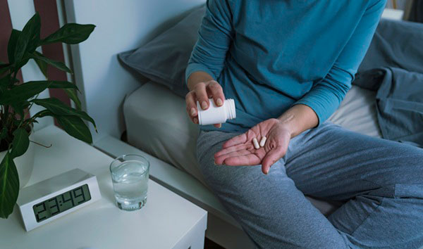 고함량 멜라토닌을 해외 직구해 먹은 사람들이 꿈이 지나치게 선명해지거나 악몽이 늘었다고 호소하는 사례가 이어지고 있다./사진=클립아트코리아