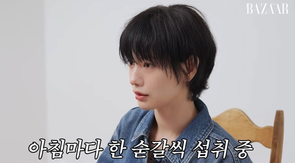 배우 나나(34)가‘기버터’를 챙겨먹고 있다고 밝혔다./사진= 유튜브 채널‘Harper's BAZAAR Korea’캡처