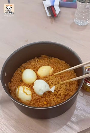 추성훈이 공개한 달걀 4개가 든 라면/사진=추성훈 인스타그램 캡쳐