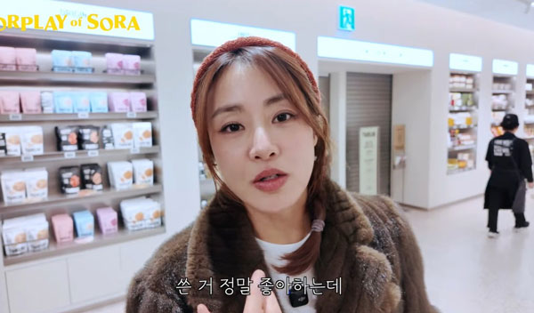 올리브오일을 먹을 때 목이 따끔한 이유는 올리브오일에 풍부한 '올레오칸탈' 성분 때문이다./사진=유튜브 채널 '소라의 솔플레이'