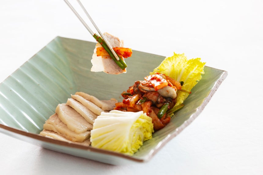 굴은 잘 조리해 먹지 않으면 식중독,장염 등을 유발하기 쉬운데 반복되면 장기적인 질환으로 이어질 수 있어 주의해야 한다./사진=클립아트코리아