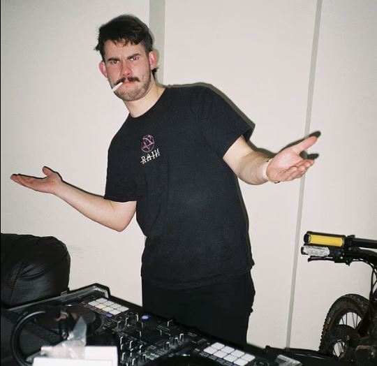 업무에 몰두하다 8일간 단 한숨도 자지 못한 끝에 심각한 정신 질환을 겪은 영국 30대 남성의 사연이 전해졌다. /사진=데일리미러