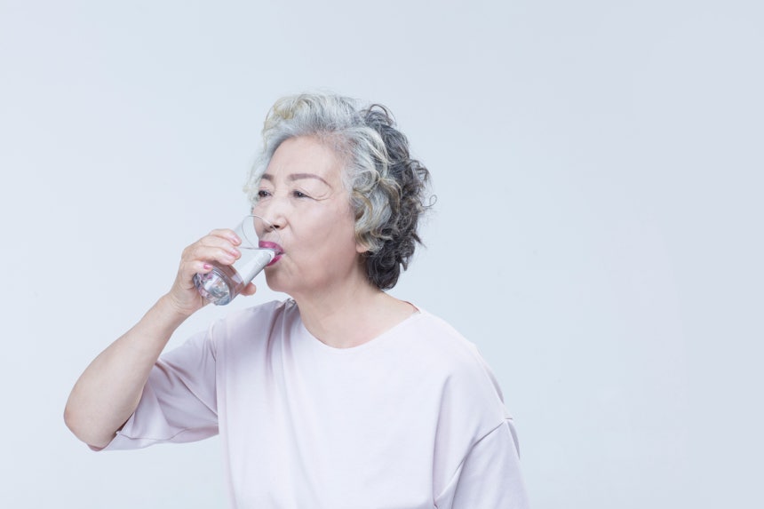 한 가정의학과 전문의가 기상 후 물을 꼭 마시라고 강조했다./사진=클립아트코리아 