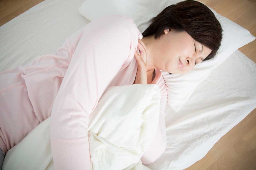 옆으로 자면 수면 중 뇌척수액을 이용해 뇌세포 사이의 노폐물을 씻어내는 ‘뇌 청소 시스템’인 글림파틱 시스템을 촉진할 수 있다. /사진=클립아트코리아