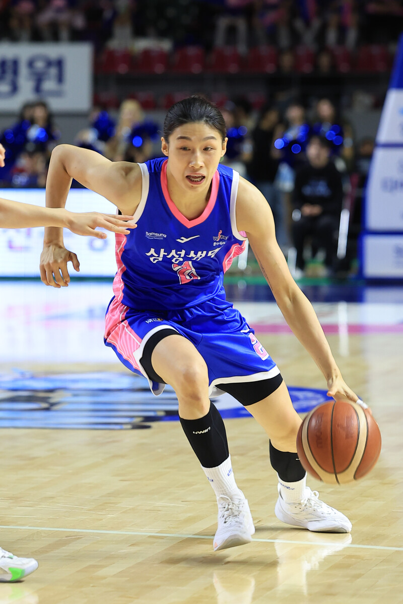 [BK 플레이어] 점점 진화하는 <b>이해란</b>, 거침없는 ‘<b>31점</b> 12리바운드’ 더...