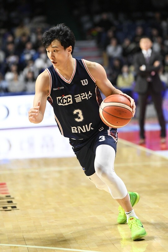 [BK 리뷰] ‘허웅 맹폭+나바로 깜짝 활약’ KCC, <b>라건아</b> 내세운 한국가스...