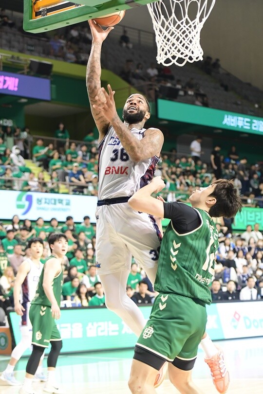 [KBL 6강 PO 리뷰] ‘완전체 슈퍼 팀’ <b>KCC</b>, <b>DB</b> <b>격파</b> … 4강 PO 진출 확률...
