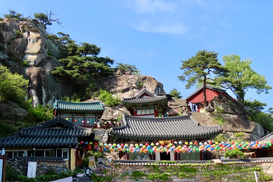 산청 대성산 정취암에서의 조망은 특급이다.김홍준 기자
