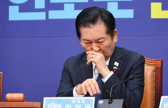 정청래 더불어민주당 대표가 추진한 '1인 1표제'가 5일 중앙위원회에서 부결됐다. 사진은 이날 최고위원회의에 참석한 정 대표. 임현동 기자