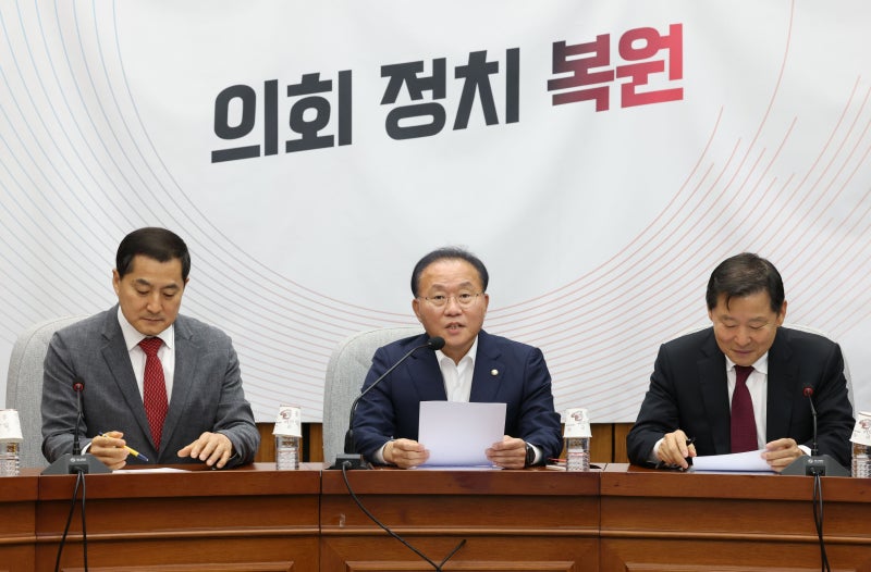 윤재옥 “<b>이재명</b> 무기한 <b>단식</b>? 뜬금없다… 입법부 책임 방기하지 말라”