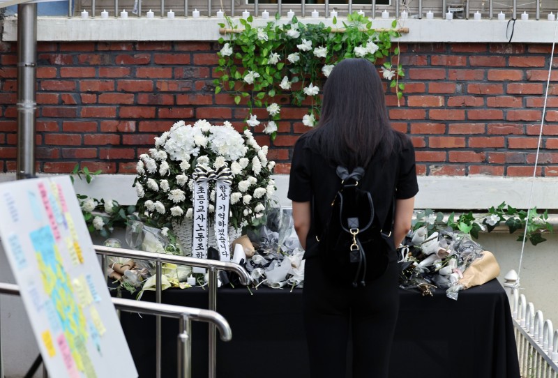 오늘 서이초 <b>교사</b> 49재…국회 앞 등 전국서 추모 행사·'공교육 멈춤’