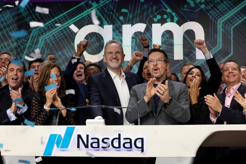 뉴욕증시, PPI 강세에도 상승 마감… 올 최대 IPO <b>ARM</b> 25% 폭등