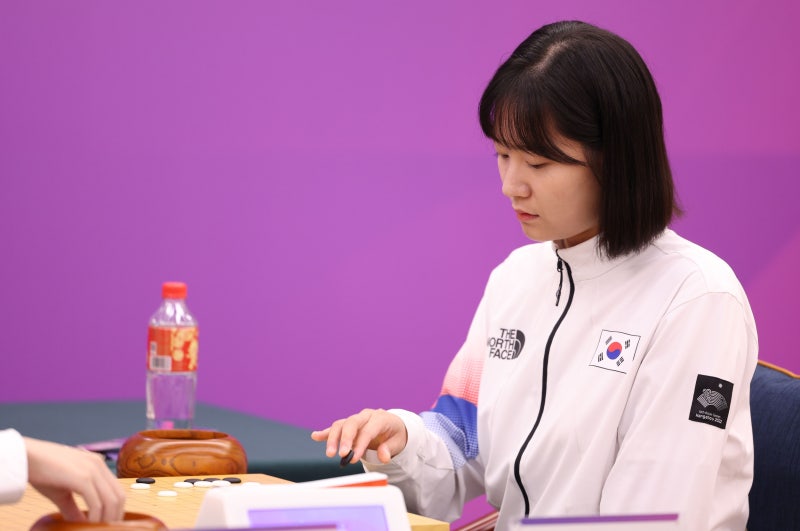 韓여자 <b>바둑</b>, 단체전 中에 패배…값진 은메달 수확