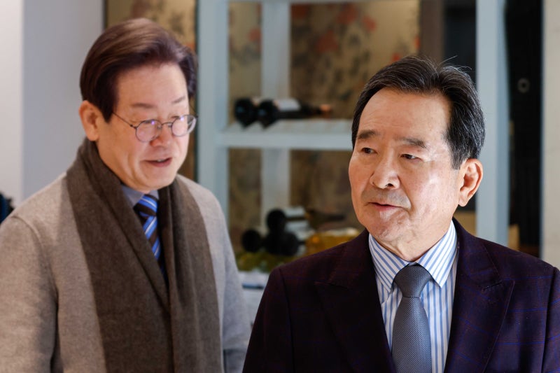 “벼랑 끝 손 놓아야” <b>정세균</b> <b>만난</b> <b>이재명</b> 답은…