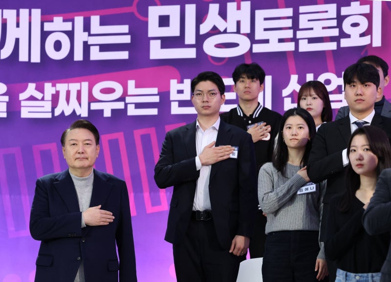 [속보] 尹<b>대통령</b> “<b>반도체</b> 산업, <b>민생</b> 풍요롭게 하고 양질의 일자리 제공”